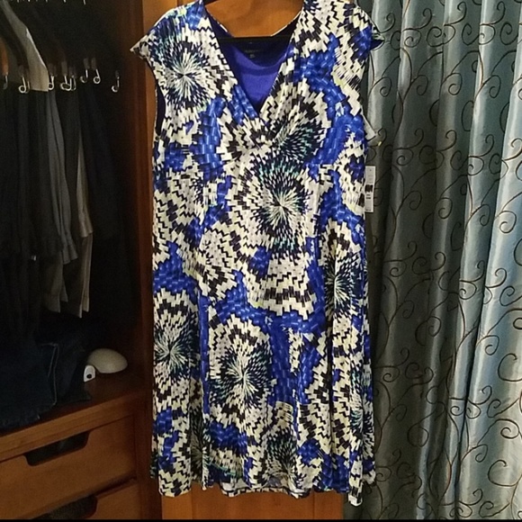 NOT AVAILABLE. Glamour surplice flowy mini dress, bright blue pattern NWT - Picture 4 of 11
